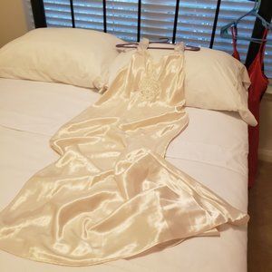 Victoria's Secret Ladies Gown White Medium